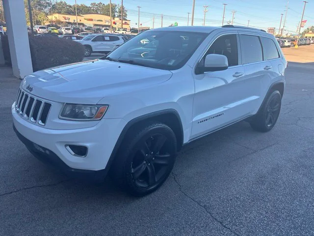 Used 2014 White Jeep Laredo image 3