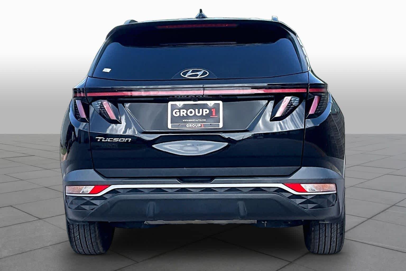 Used 2022 Phantom Black Hyundai SEL image 5