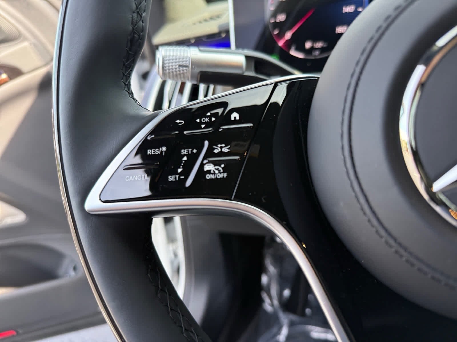 New 2026 MANUFAKTUR Moonlight White Metallic Mercedes-Benz S 500 image 22