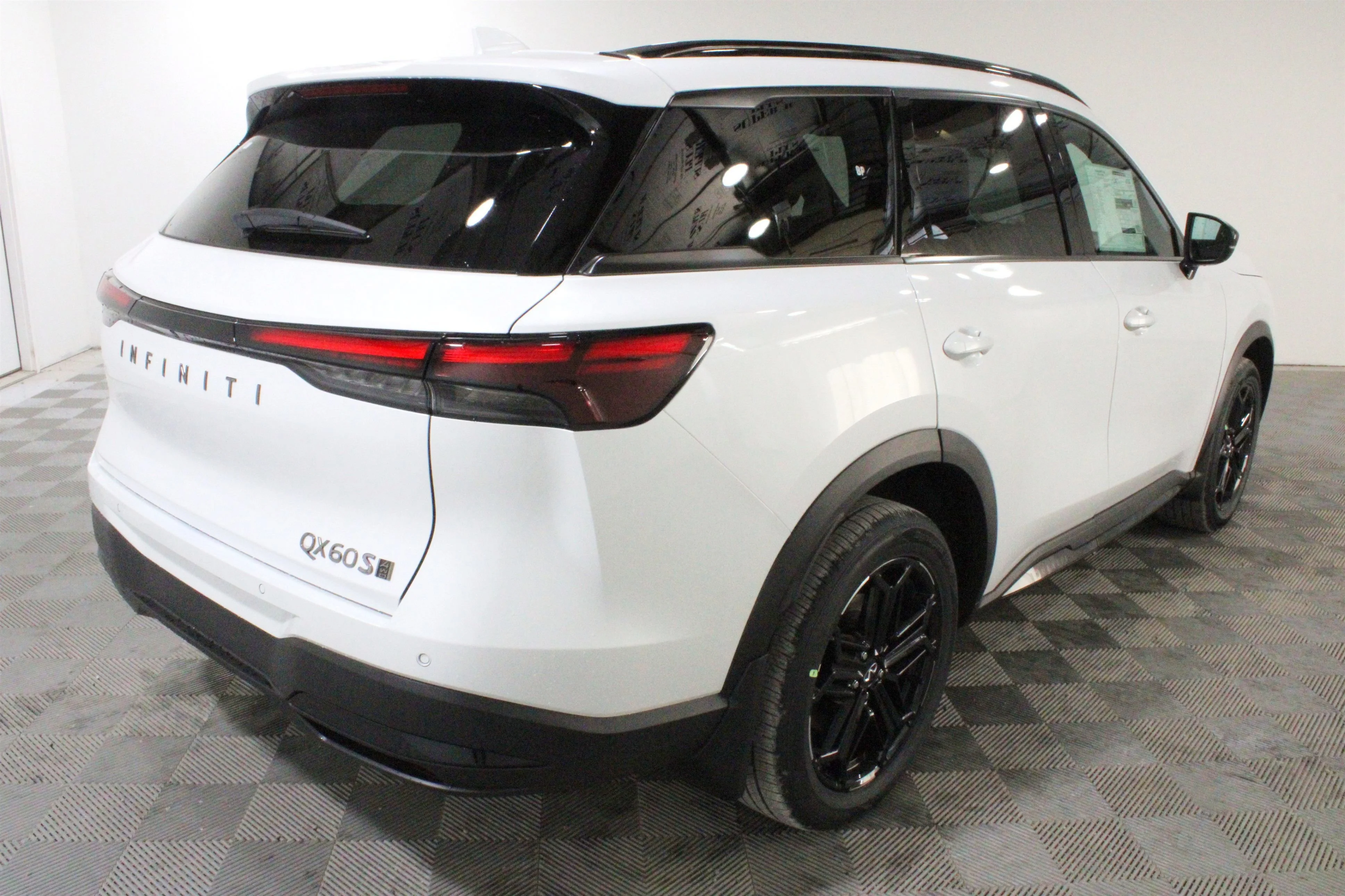 New 2026 RADIANT WHITE INFINITI Sport AWD image 30