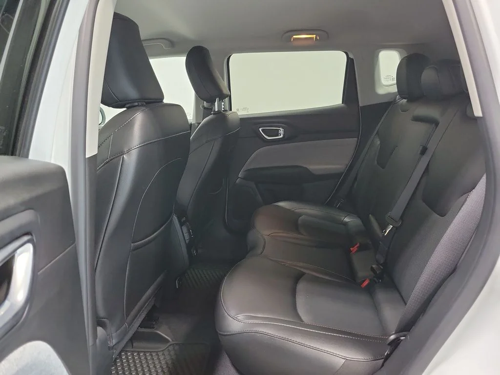 Used 2022 White Jeep Latitude Lux image 25