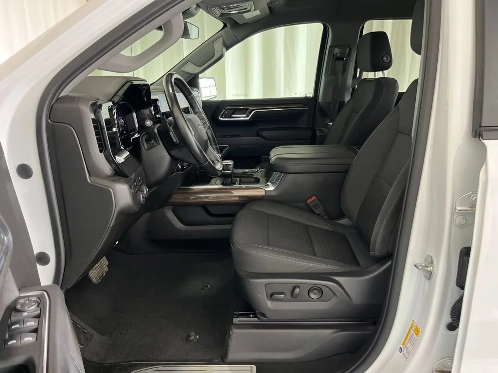 Used 2023 Summit White Chevrolet RST image 3