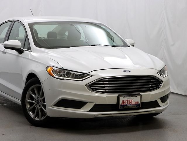 Used 2017 Ford Fusion SE with VIN 3FA6P0H72HR330635 for sale in Arlington Heights, IL
