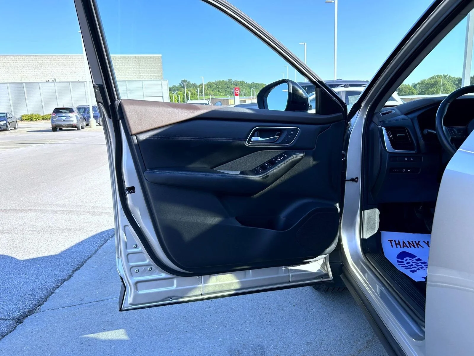 Certified Used 2023 Gold Nissan Platinum image 9