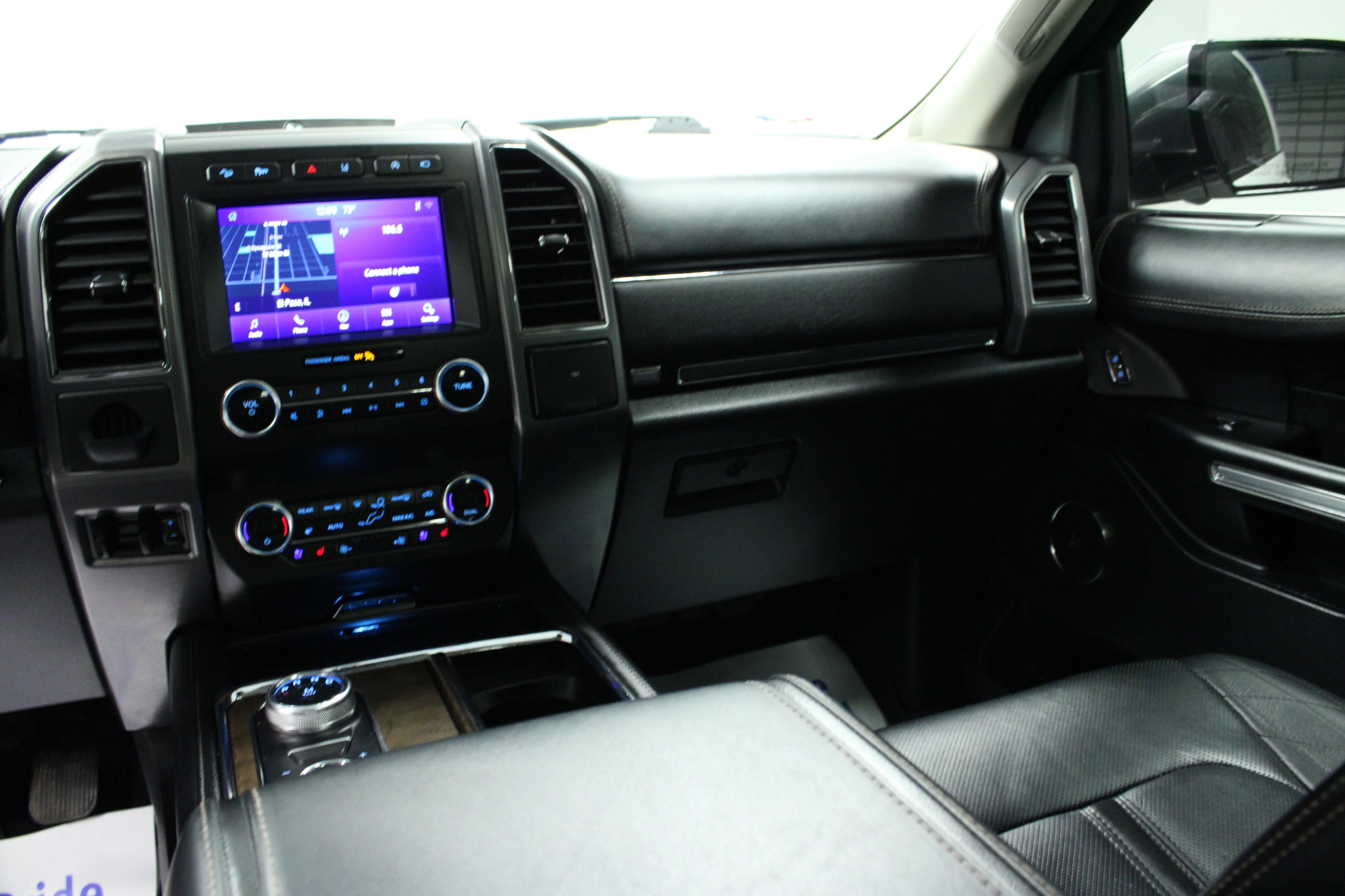 Used 2020 White Metallic Ford Platinum image 20