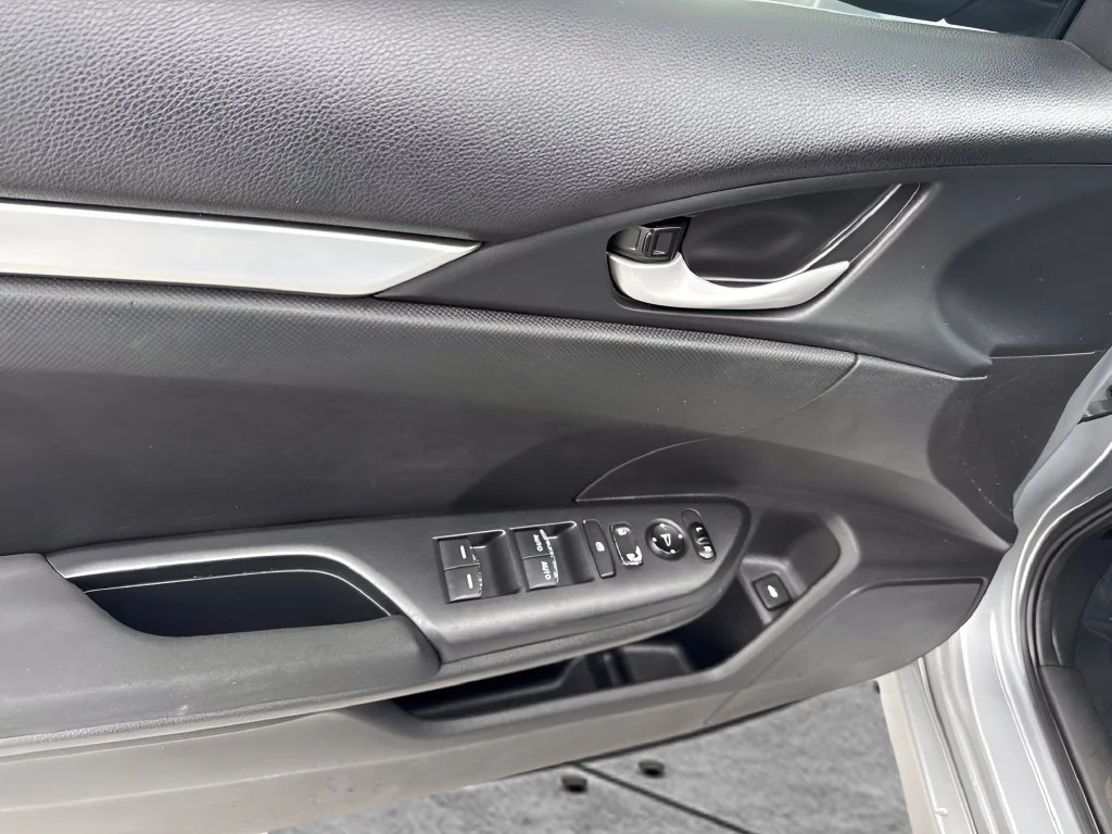 Used 2020  Honda LX image 22