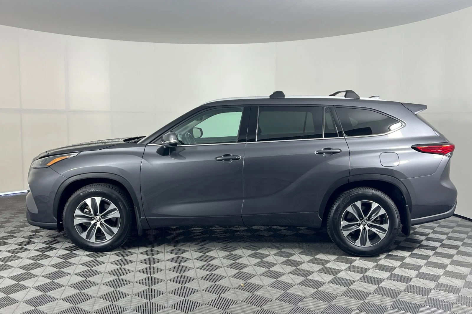Certified Used 2022 Magnetic Gray Metallic Toyota XLE image 6