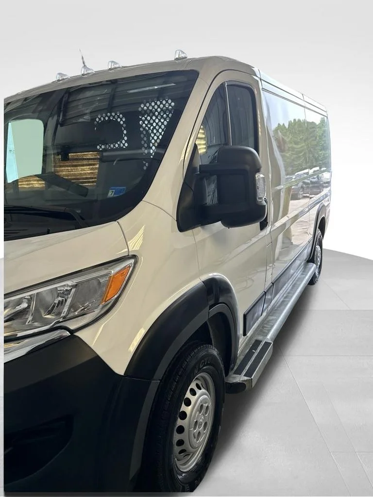 Used 2025 White Ram Base image 3