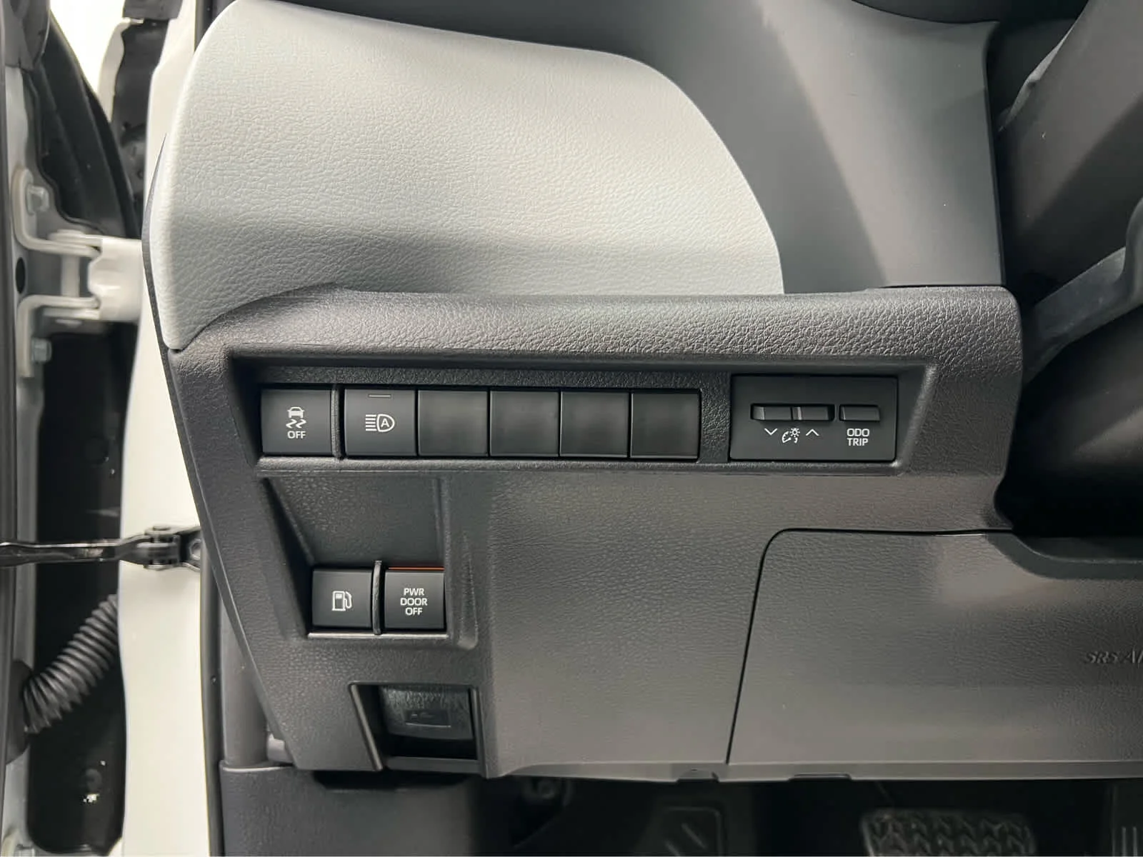 Used 2025 Ice Cap Toyota LE image 21