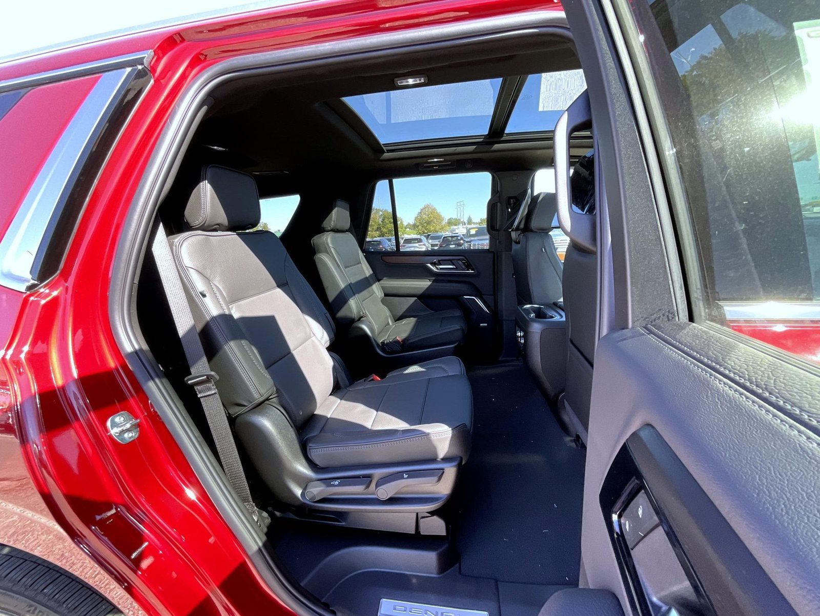 2026 GMC Yukon Denali - Photo 18