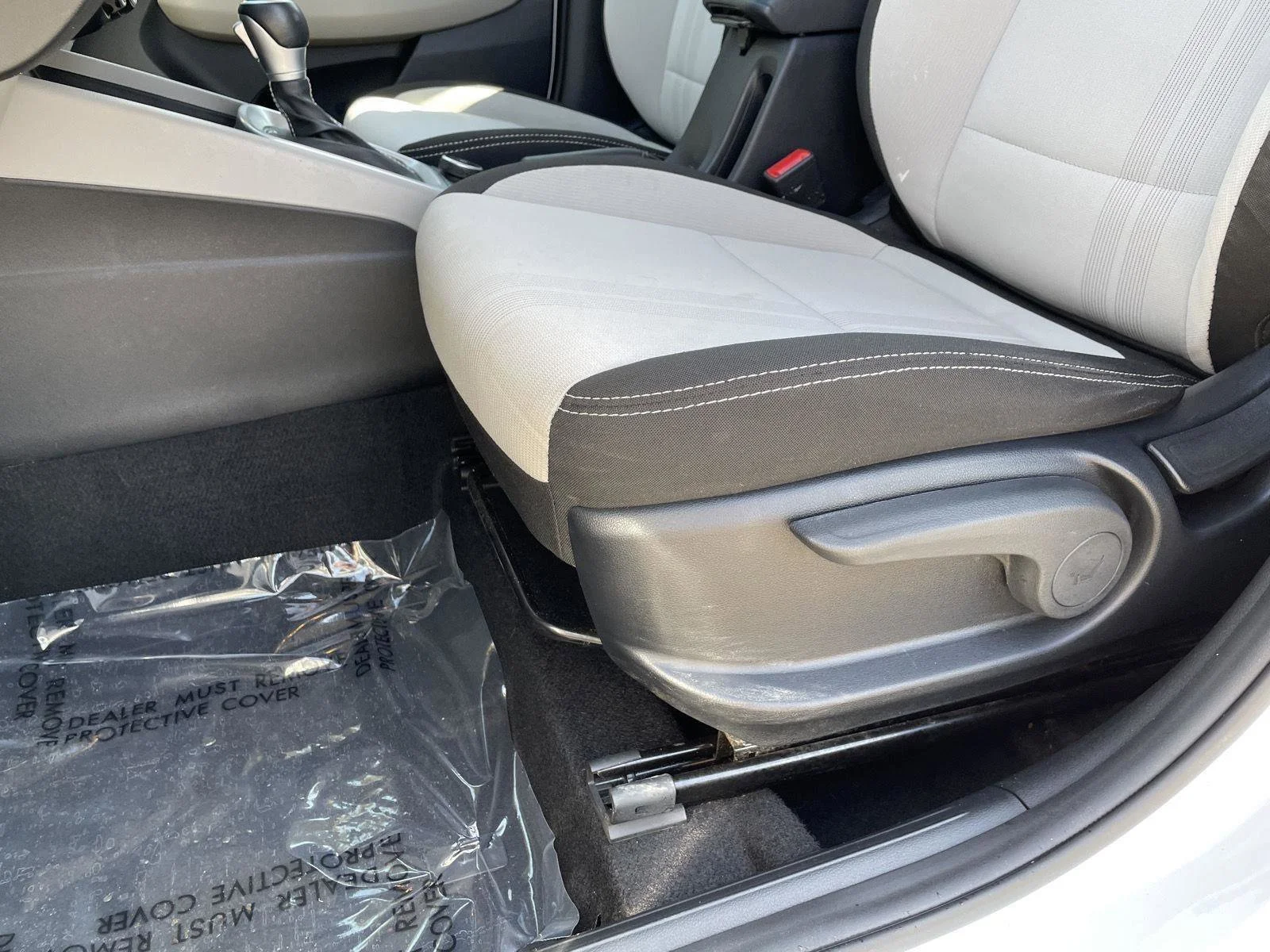 Used 2024 Lunar White Hyundai SEL image 3