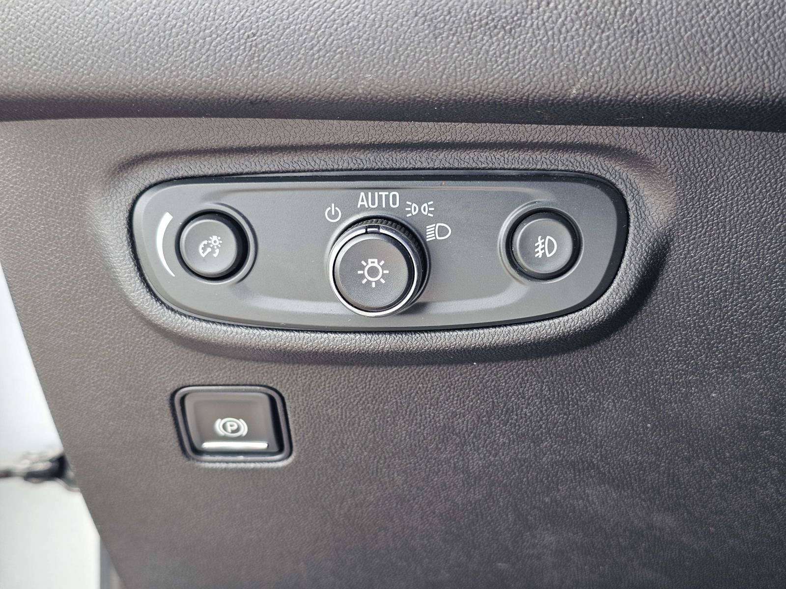 Used 2024 Sterling Metallic GMC SLT image 18