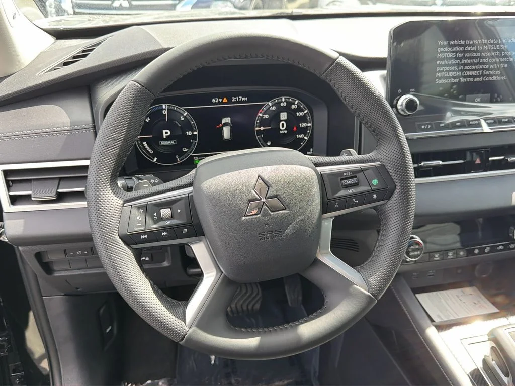 New 2025 Black Diamond Mitsubishi SE image 15