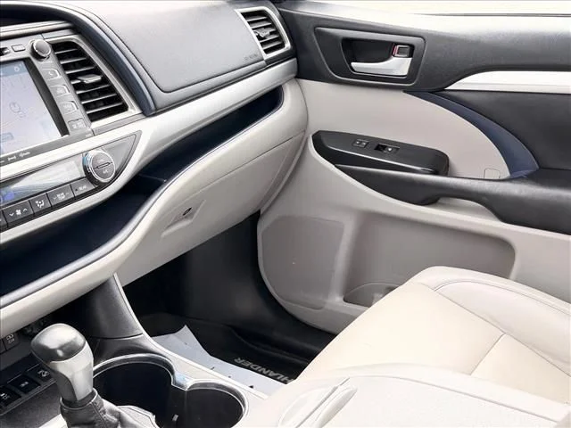 Used 2019 Blue Toyota XLE image 12