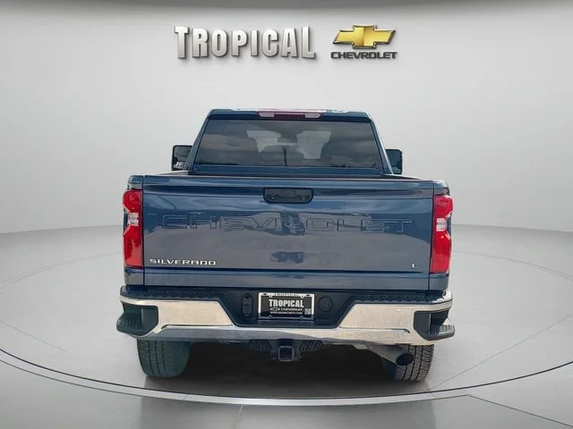 Used 2025 Lakeshore Blue Metallic Chevrolet LT image 4