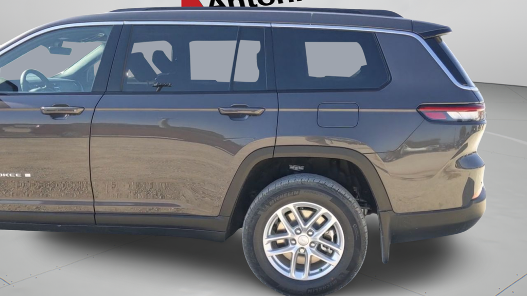 New 2025 Baltic Gray Metallic Clear-Coat Exterior Paint Jeep Laredo image 41