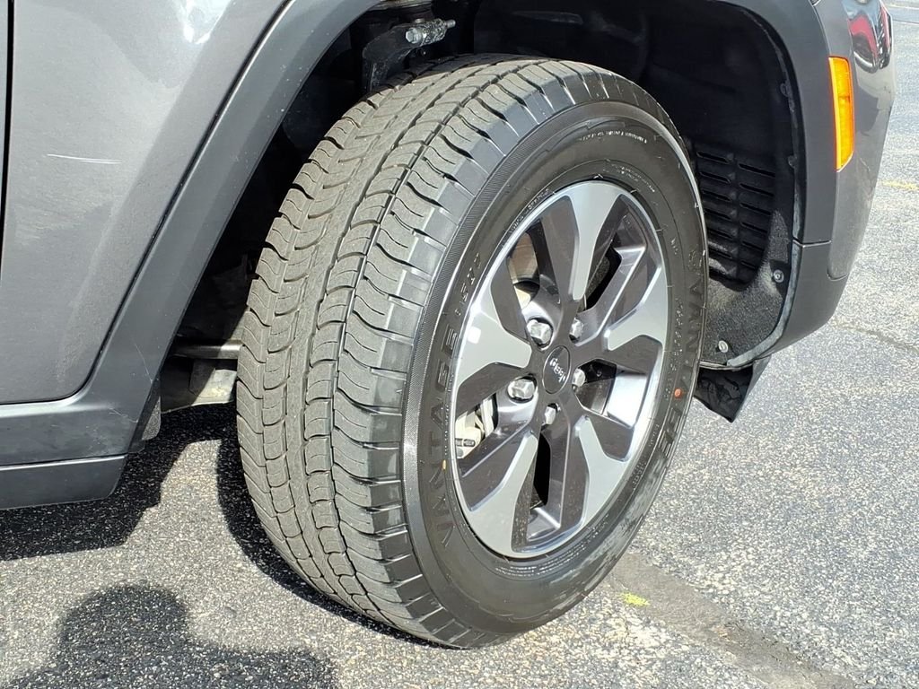 Used 2024 Gray Metallic Jeep 4xe W/PANORAMIC ROOF & HEATED LEATHER SEATS image 31