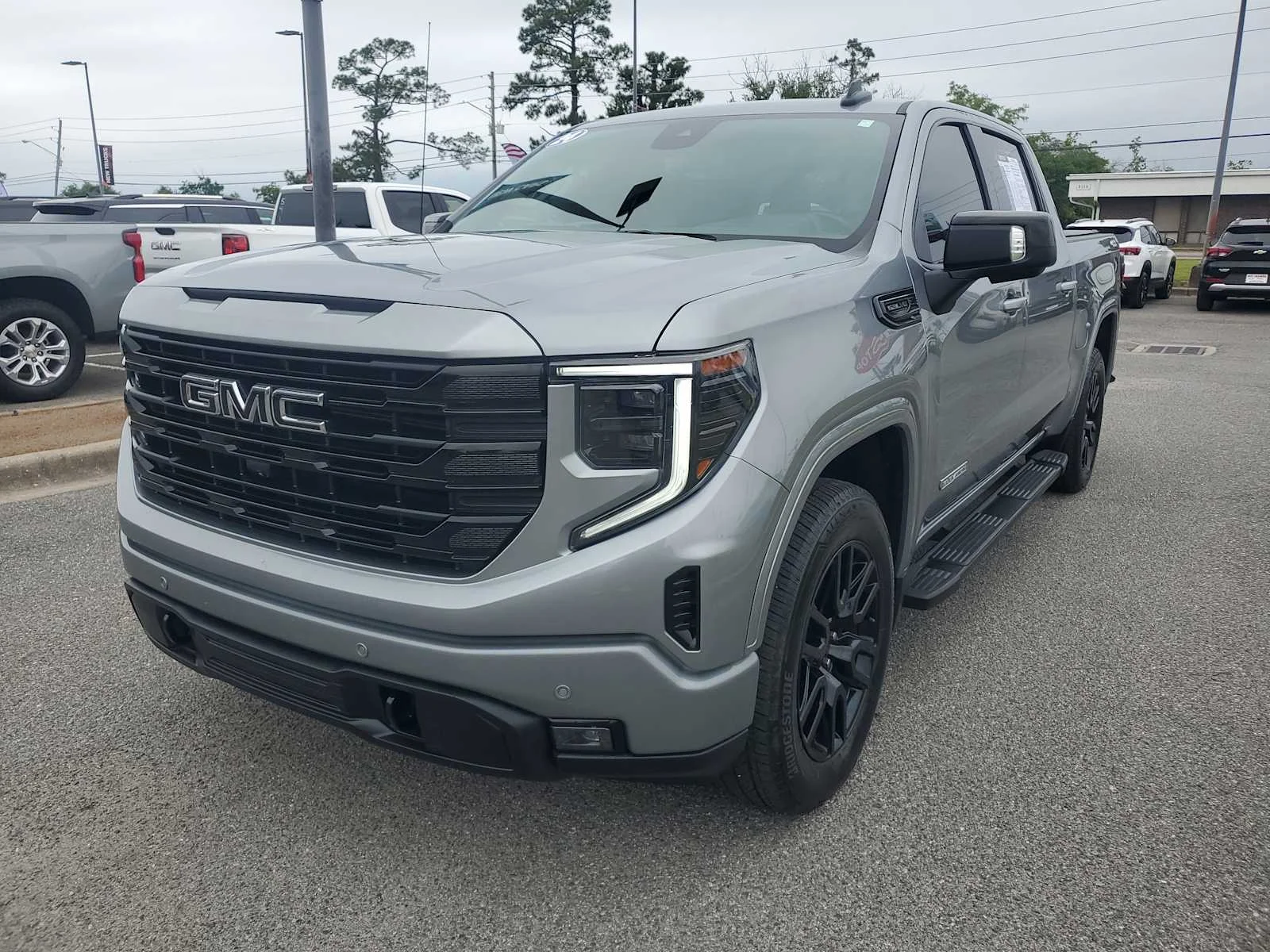 2024 GMC Sierra 4WD Crew Cab Standard Box Elevation's photo