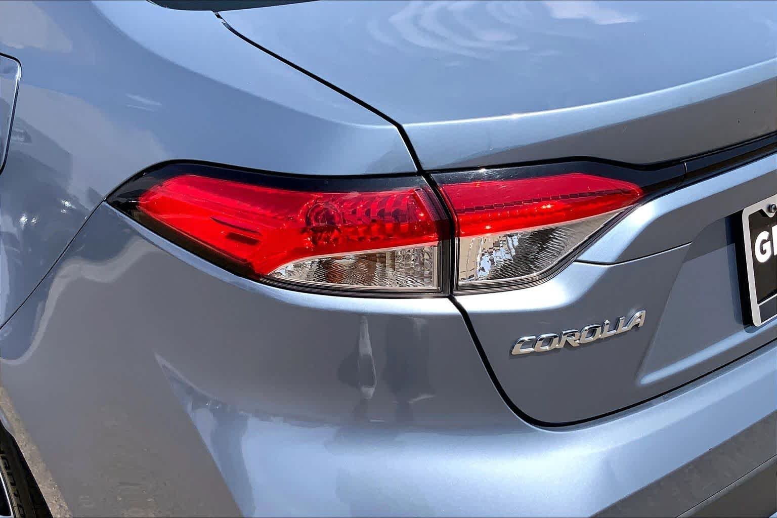 Used 2021 Celestite Toyota LE image 29
