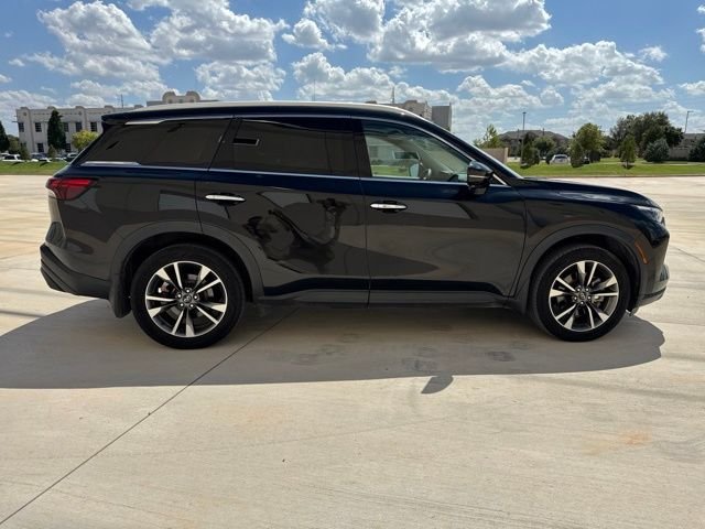 Used 2023 Black INFINITI LUXE image 4