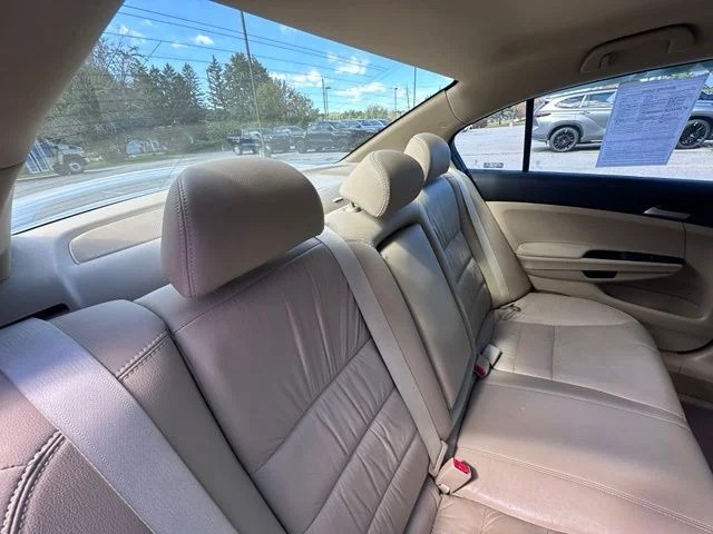 Used 2012 White Honda SE image 9