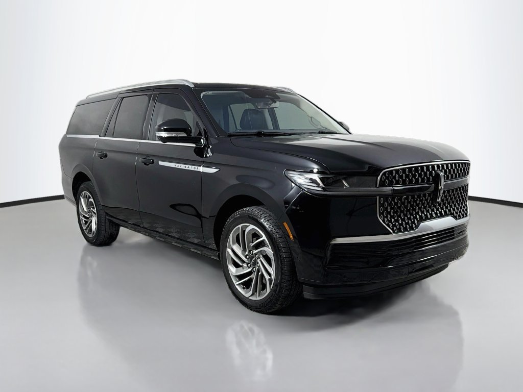 Used 2025 Black Lincoln Reserve image 3