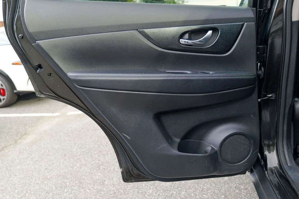 Used 2015 Midnight Jade Nissan SL image 24