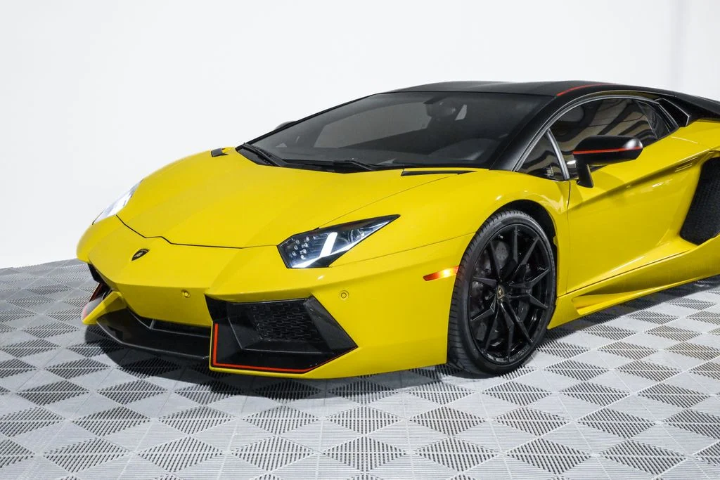 Used 2016 Yellow Lamborghini LP700-4 image 20