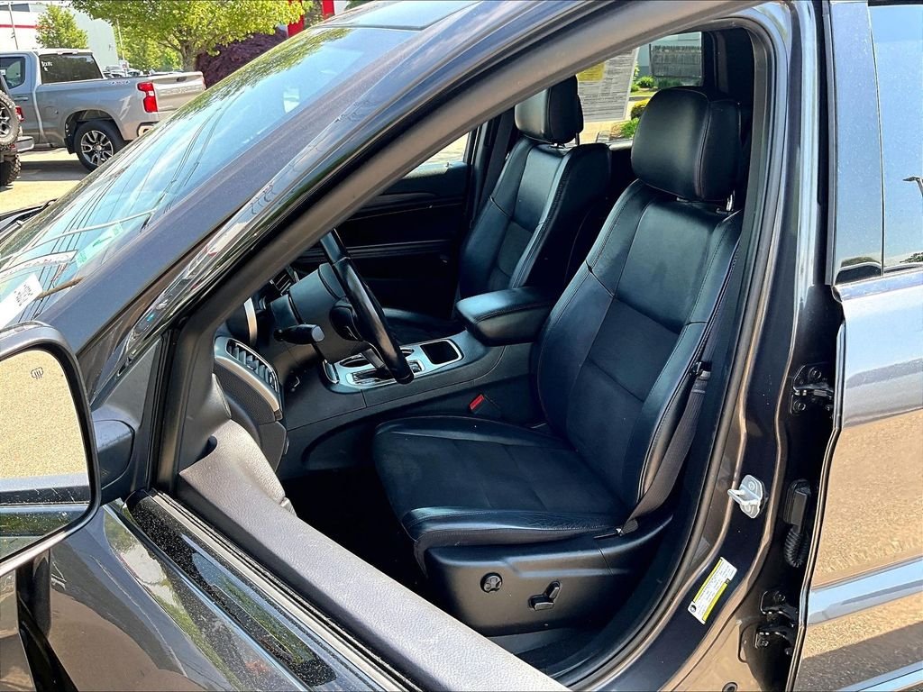 Used 2020 Gray Jeep Altitude image 10