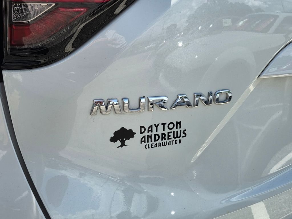 Used 2021 White Nissan Platinum image 12