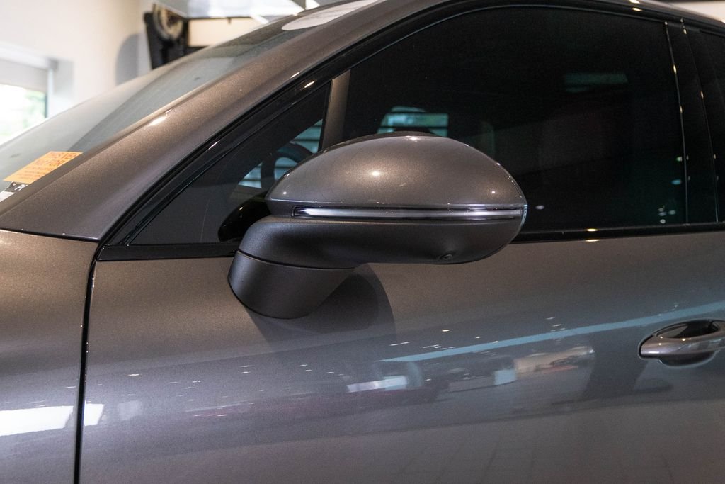 Used 2025  Porsche Base image 12
