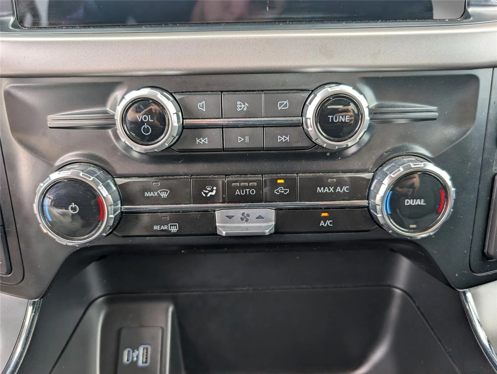 Used 2024 Agate Black Ford XLT image 18