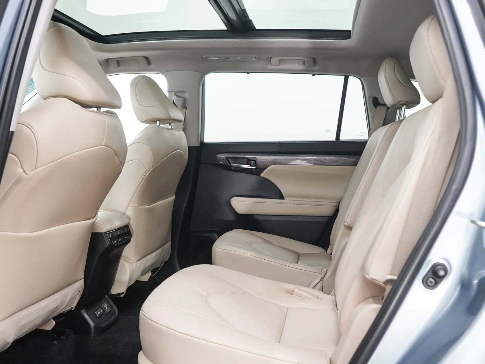 Used 2023  Toyota Hybrid Platinum image 14