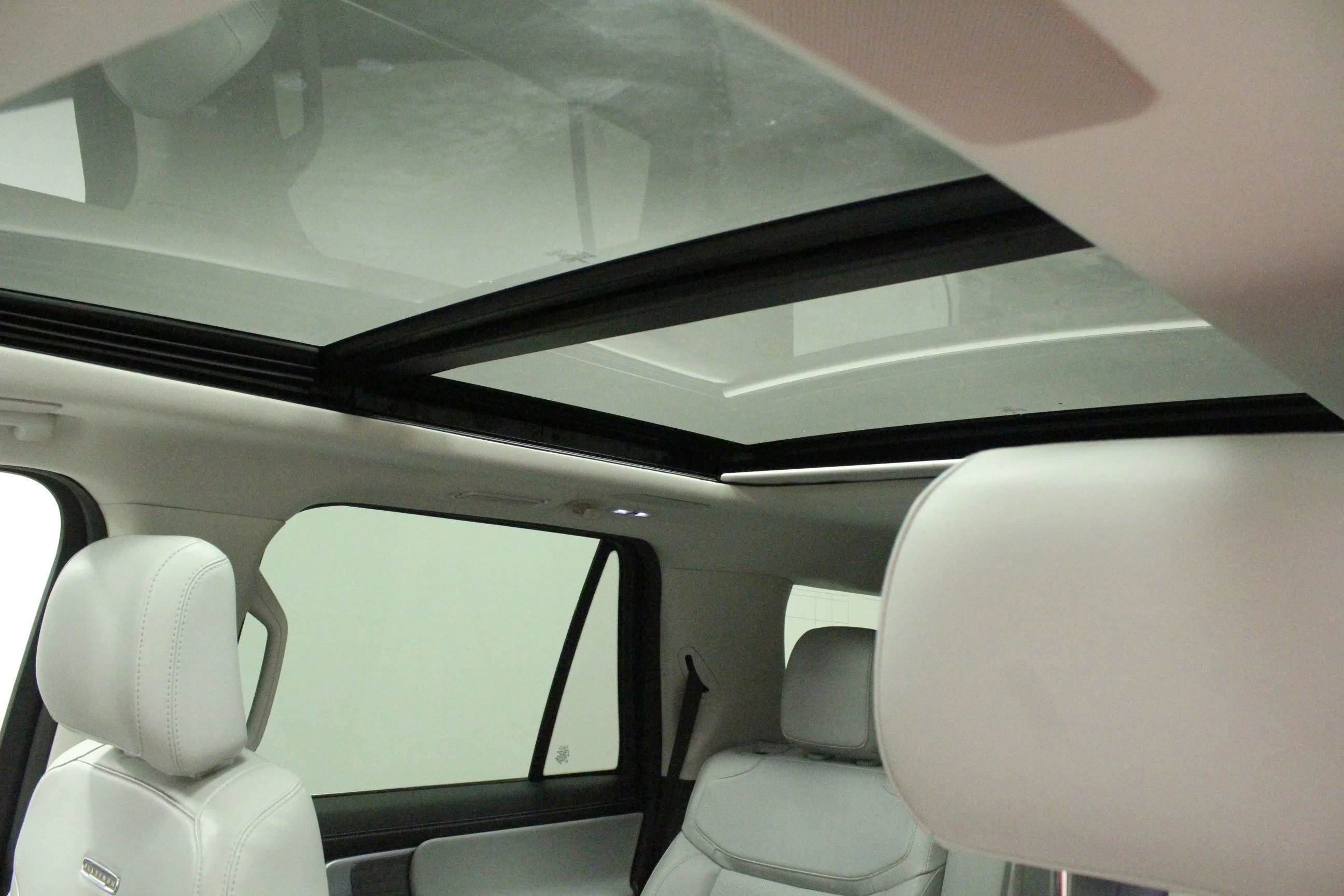 Used 2025 Black Metallic Ford Platinum image 10