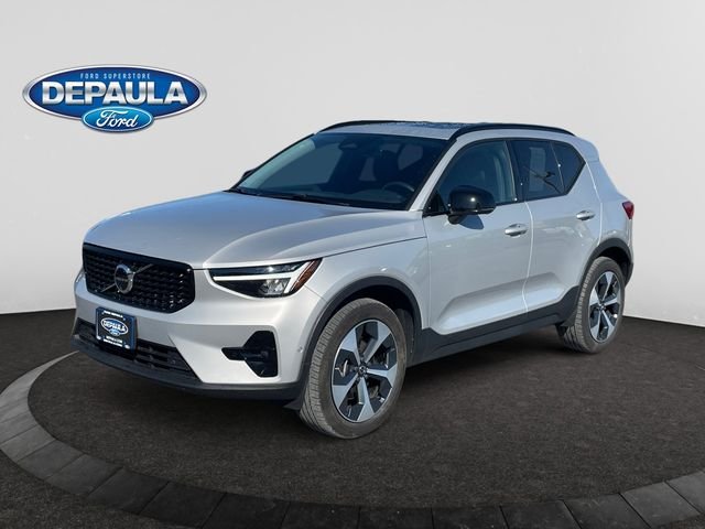 2024 Volvo XC40 B5 Plus Dark AWD's photo