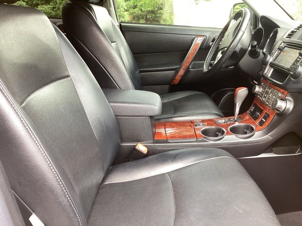 Used 2013 White Toyota Limited image 5