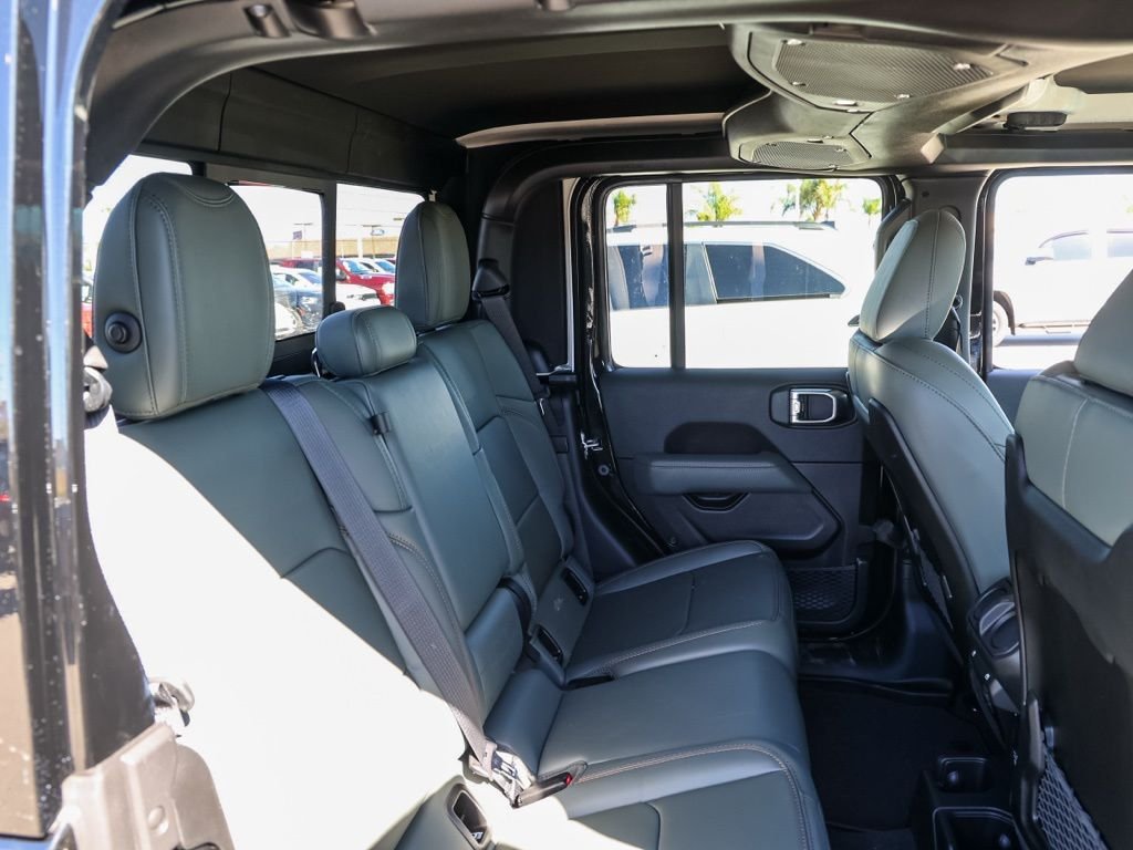 New 2026 Black Clear-Coat Exterior Paint Jeep Mojave image 16