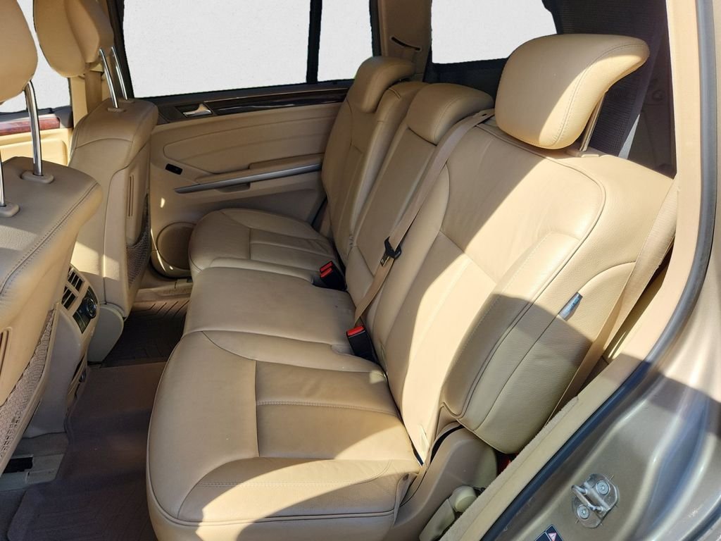 Used 2010 Beige Mercedes-Benz GL 550 image 13