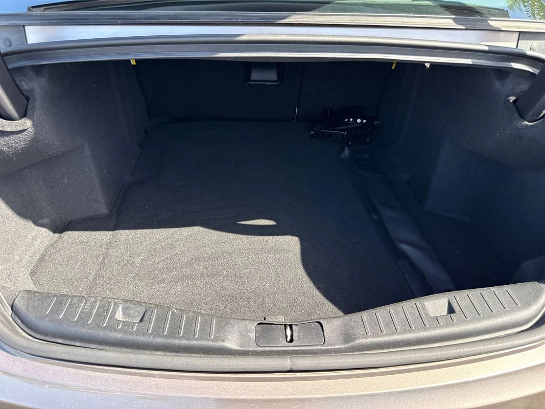 Used 2019  Lincoln Reserve I image 14