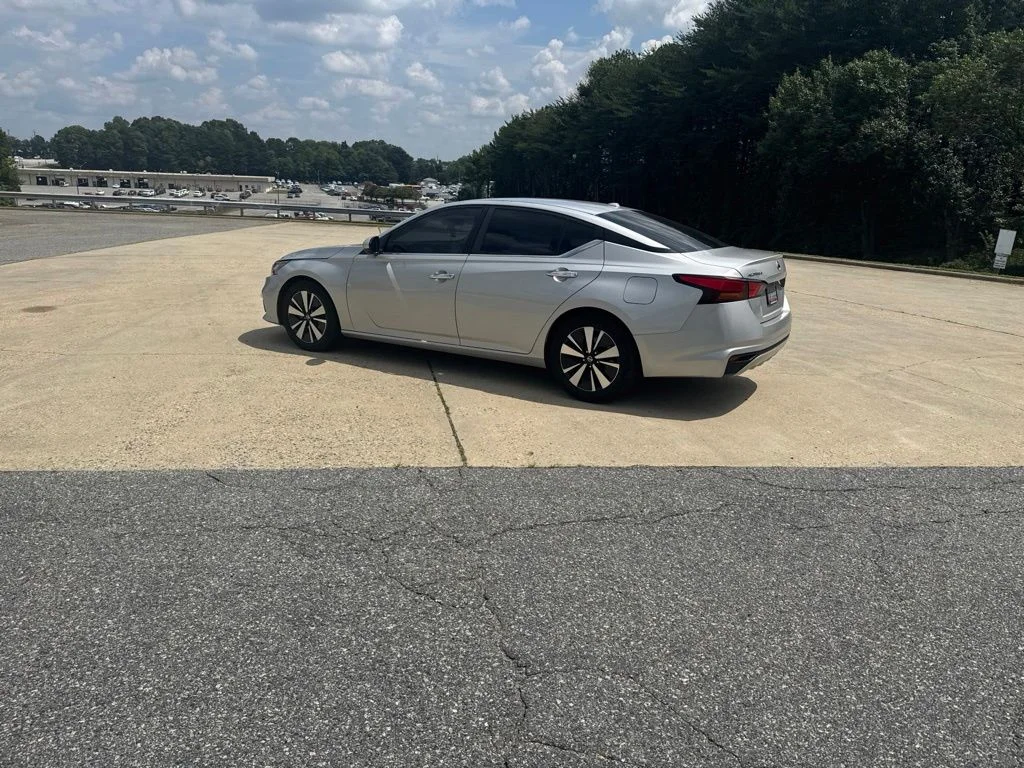 Used 2021 Silver Nissan 2.5 SV image 14