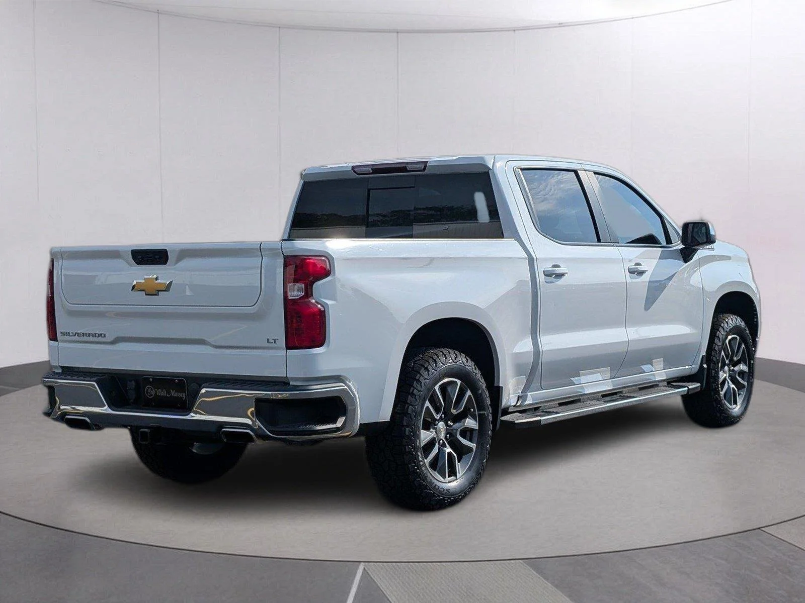 Used 2023 SUMMIT WHITE Chevrolet LT image 6