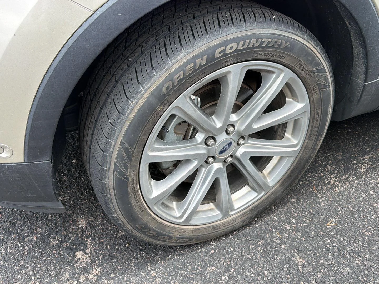 Used 2017 White Gold Ford Limited image 3