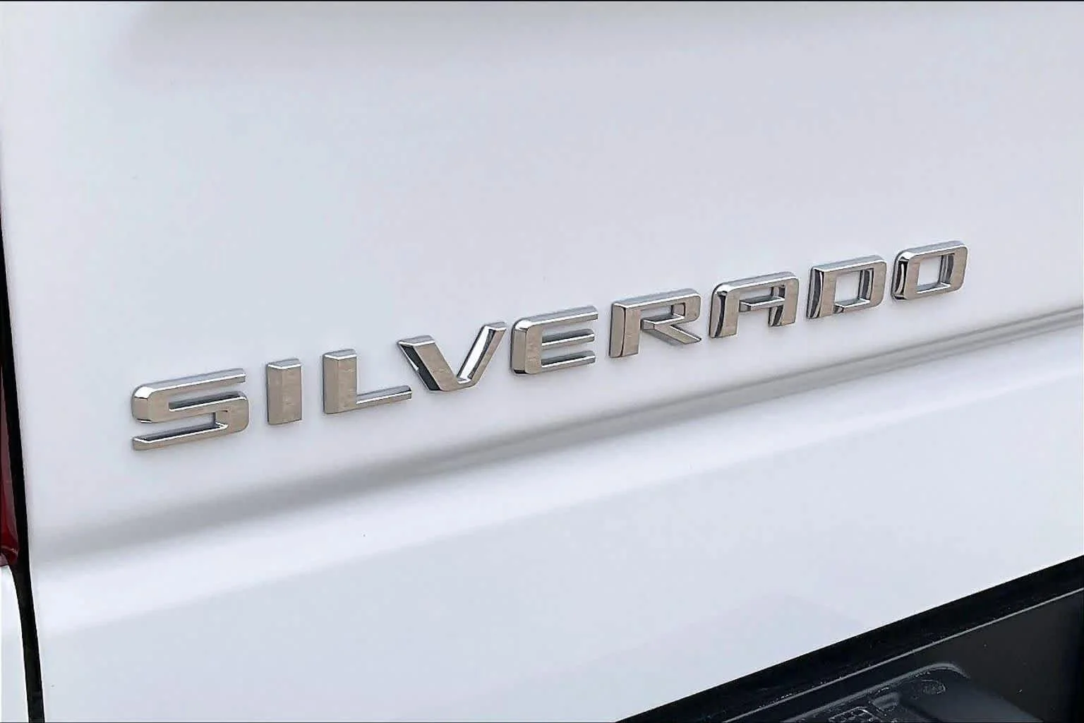Used 2025 Summit White Chevrolet LTZ image 27