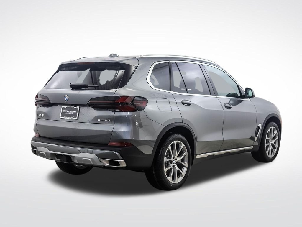 Used 2026 Gray Metallic BMW xDrive40i image 5