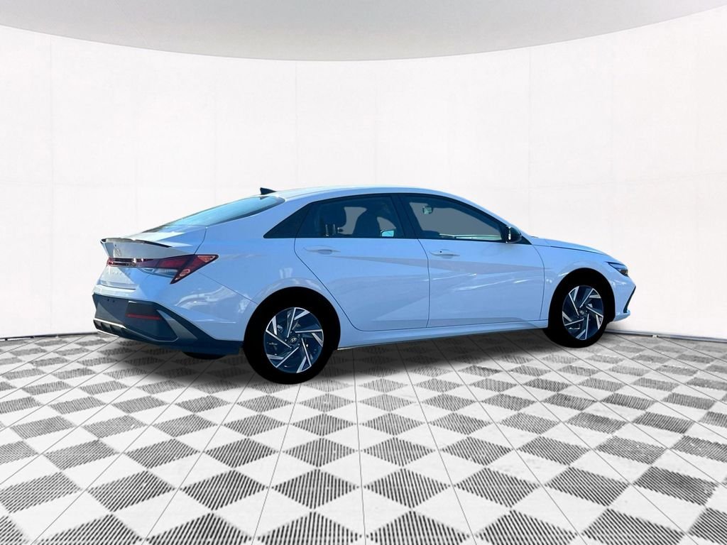 2025 Hyundai Elantra SEL - Photo 13