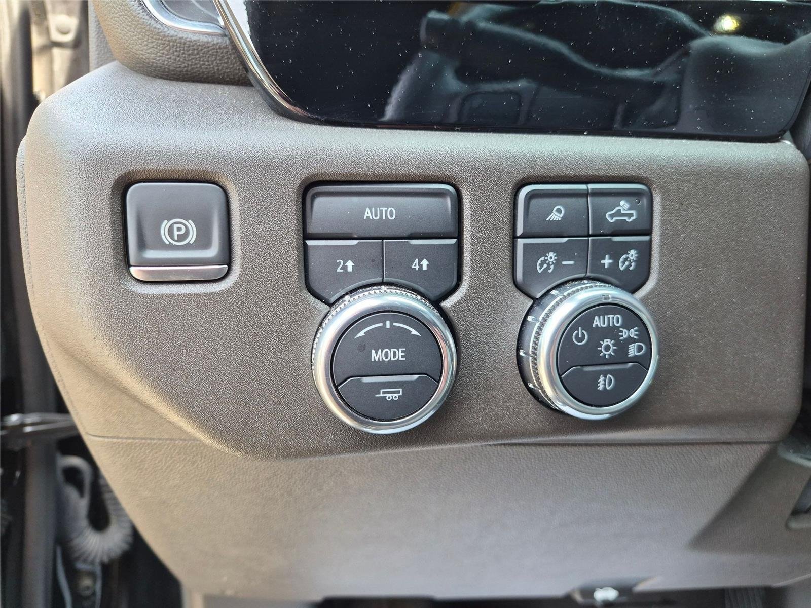 Used 2025 Onyx Black GMC SLT image 15
