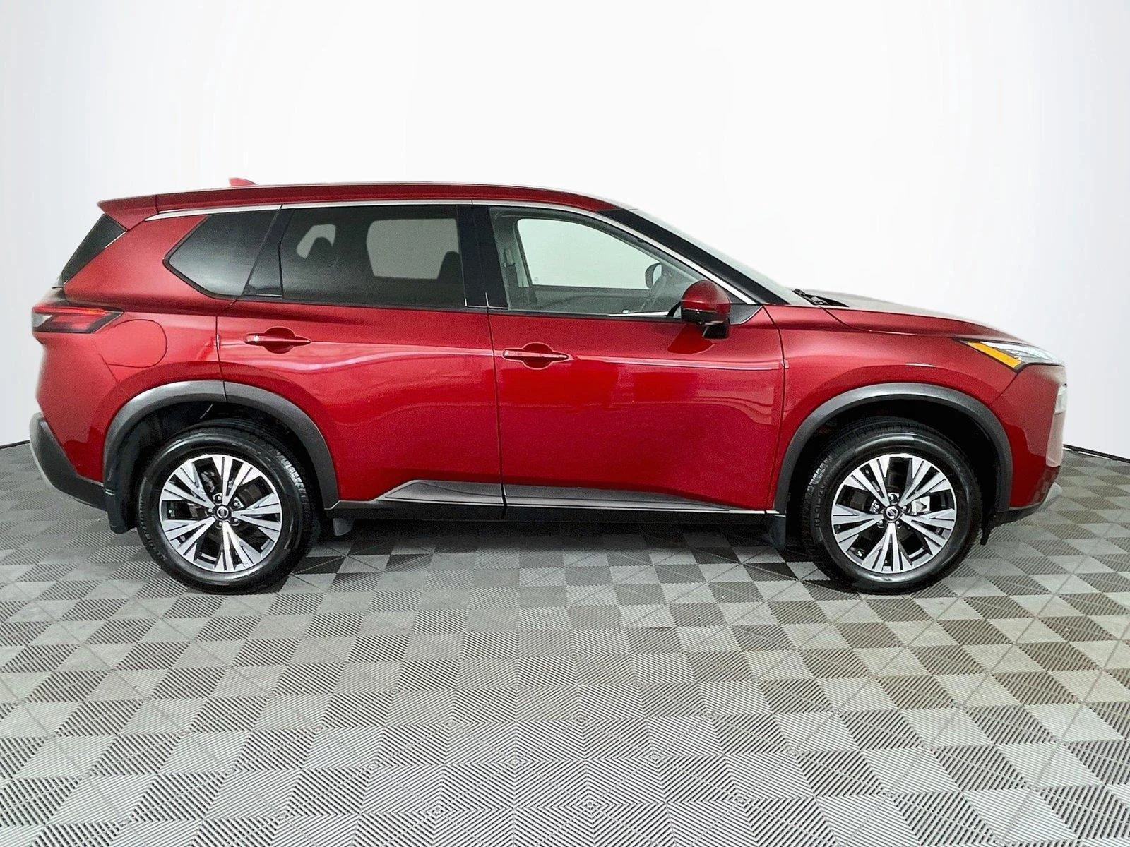 Used 2021 Scarlet Ember Tintcoat Nissan SV image 10