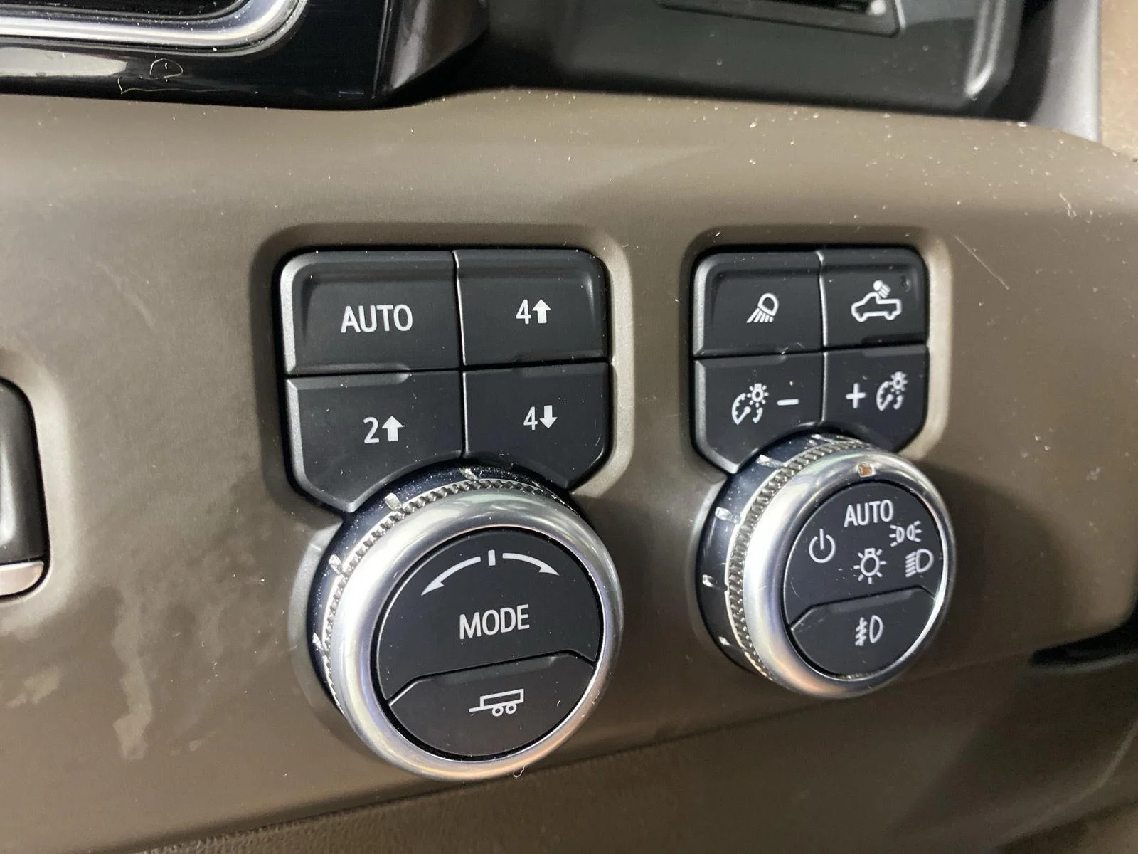 Used 2024 Metallic GMC Denali image 23