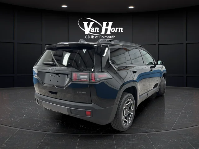 New 2026 Diamond Black Crystal Pearl-Coat Exterior Paint Jeep Laredo image 7