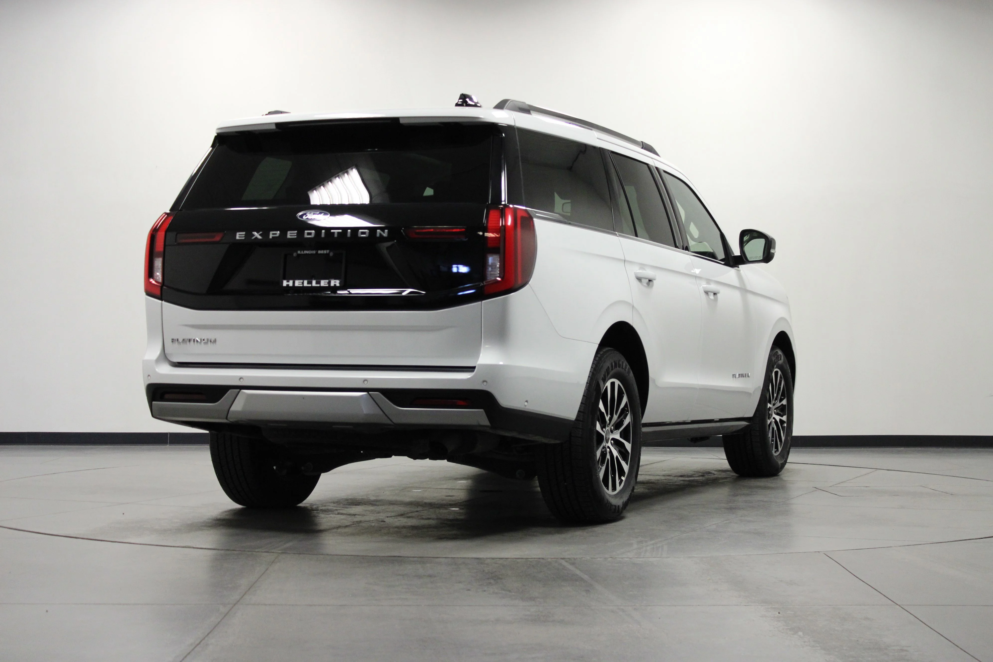 Used 2025 Oxford White Ford Platinum image 4